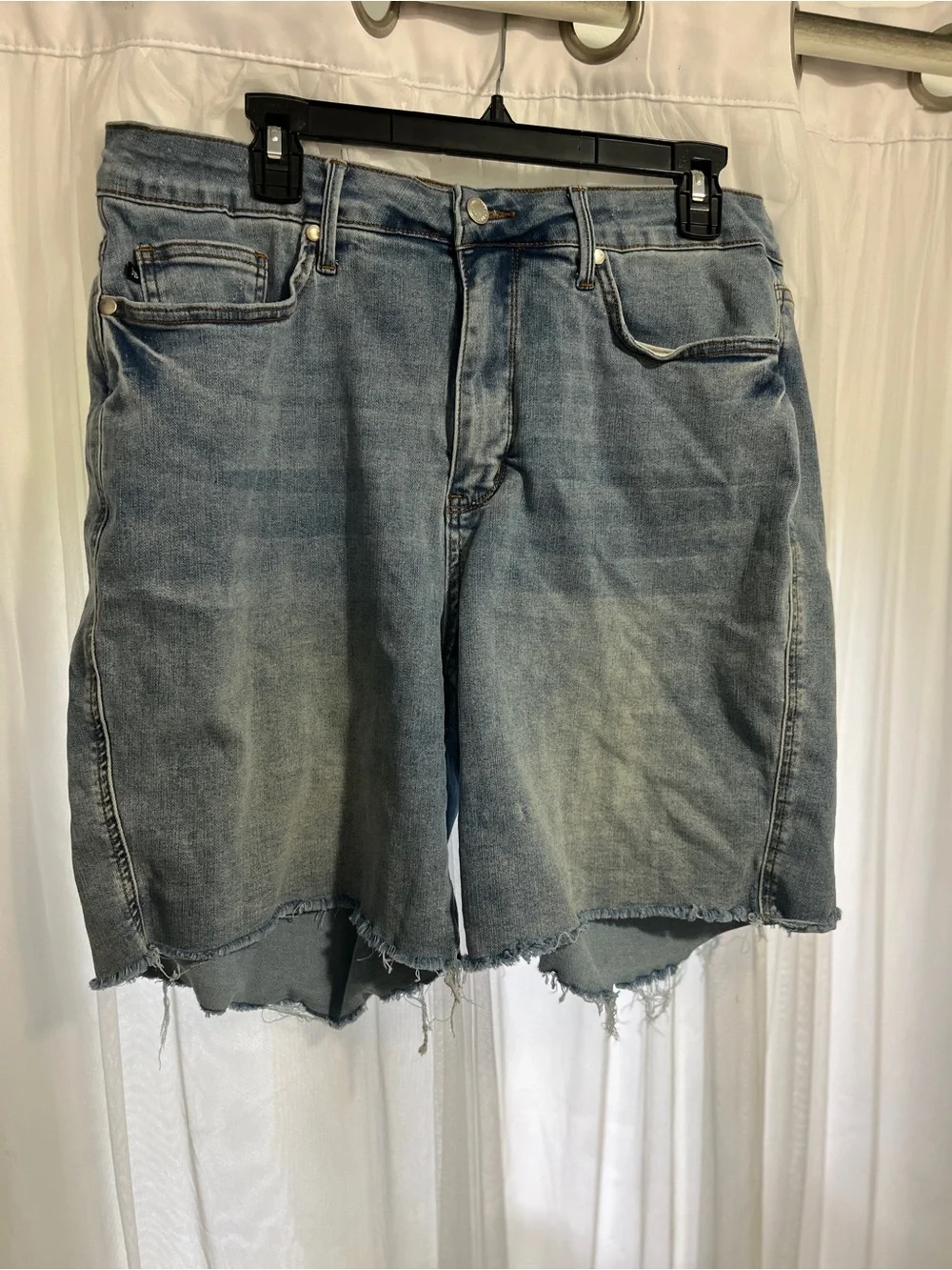 Judy Blue Light Blue Distressed Denim Bermuda Jean Shorts country summer women’s